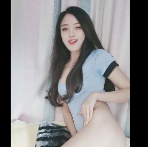 快手熟女网红(凤女老师)转型逗号女主播,凤女老师在直播间展示成熟女人的韵味。【2v-3.4g】