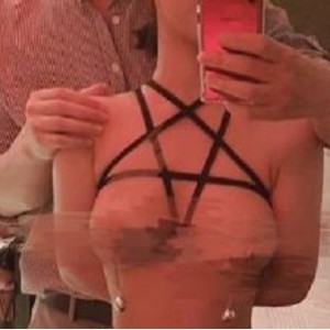 奇妙独家：精选妹子和闺蜜一起伺候农村小伙