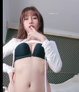 绝美一线天校花黑夜瑟瑟自拍视频,2V画质3.9G总时长,夹子音叫声放飞自我,S气道具C鲍鲍水流过瘾下载观看