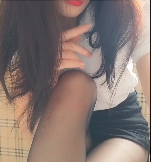 《妖怪桃桃子》:教师黑丝视频大放送