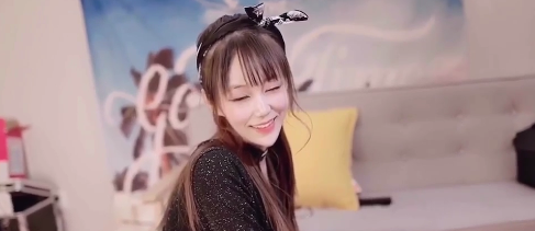 安冉抖音粉丝视频合集:清纯活力青春气息服装玩具浴缸