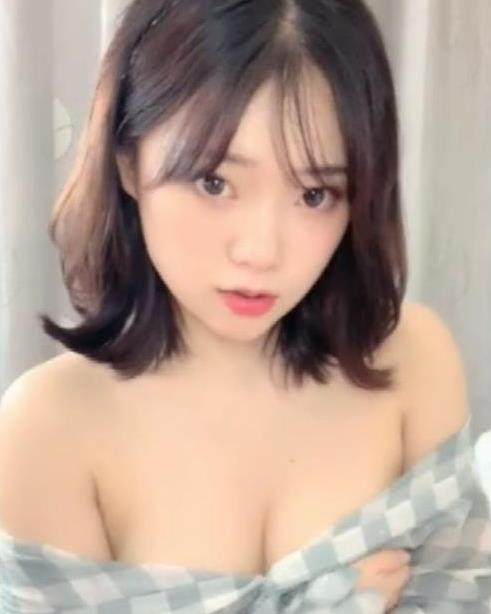 初樱幼齿美妞直播视频合集21.5G，玉兔球前魅力无限