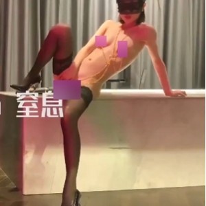 推特大神_dom窒息：咖啡店女老板作品，视频大小255MB