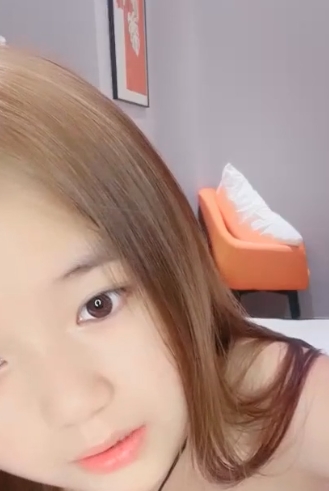 姐妹花露脸互动撩骚!青春可爱颜值纹身特写解压方式