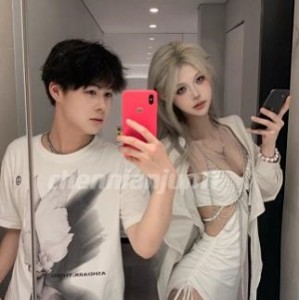 媚黑小狗S货体验：一步到胃的满足感，某处C留学生自拍出品，多人游，无保护爆弄，观看4部视频