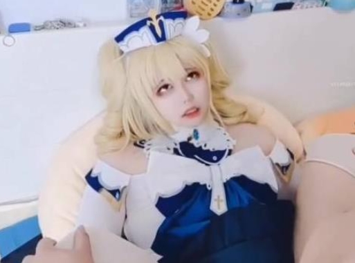 TS伪娘小舞cos芭芭拉肉身抵挡老哥进攻，直播精彩表演