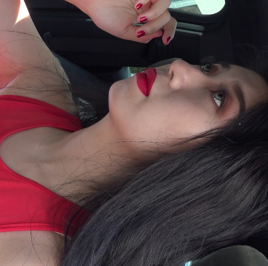 丰满美女高跟连衣裙视频，3.5G大片1V，百度云下载