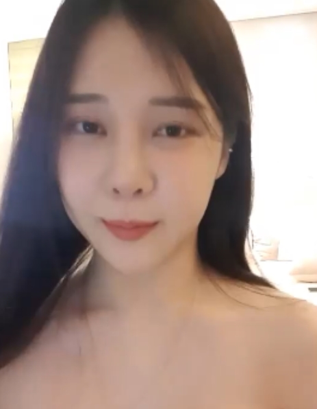 描述这位主播的魅力：“她的美貌如画，魅力无限，让人心动不已。”取韩国高颜值主播kbjpupu28/yy282/hee941027视频102V14G百度云下载，解压密码cunhua