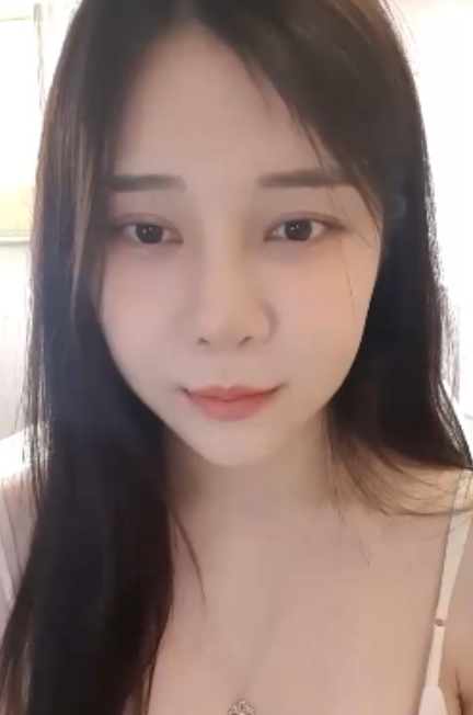 描述这位主播的魅力：“她的美貌如画，魅力无限，让人心动不已。”取韩国高颜值主播kbjpupu28/yy282/hee941027视频102V14G百度云下载，解压密码cunhua