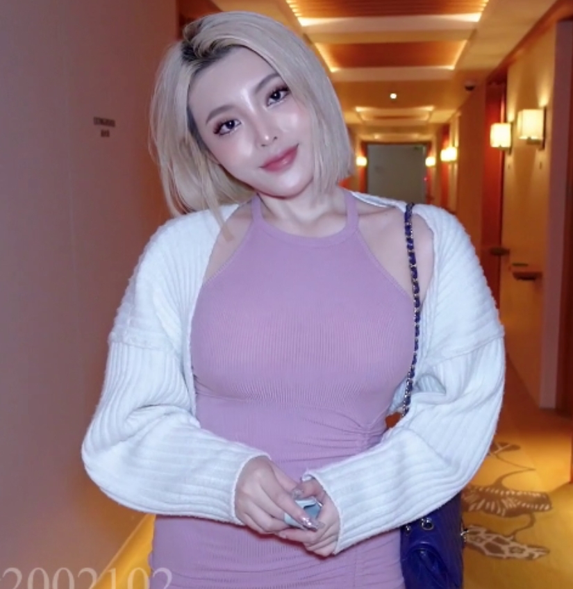 黄kitty2002102推出魅惑诱人大合集,415V+49G视频百度盘压缩包手机端下载,漂亮御姐范美臀让人印象深刻!