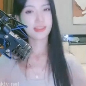 上海静安真实母女舞蹈专业自拍视频火爆！40岁妈妈和19岁她展现高超技巧和出色表演功底，粉丝疯狂追捧！