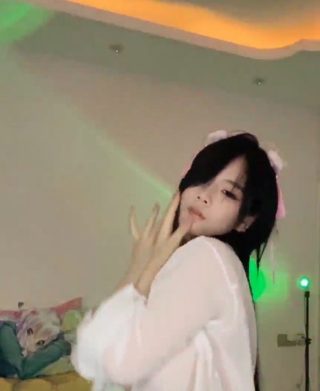 “琪琪热舞福利:半糖52v5.1g,百度ED2K收藏”