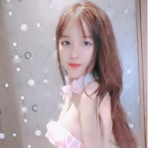 超人气粉嫩初恋脸直播合集，27个视频总计387MB，青涩可爱萌妹子引发绅士们的关注！