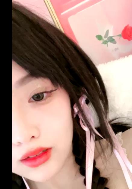 自拍平台清新绵绵冰最新合集1V2.2G，五小时精彩，瘦脸有点明显！