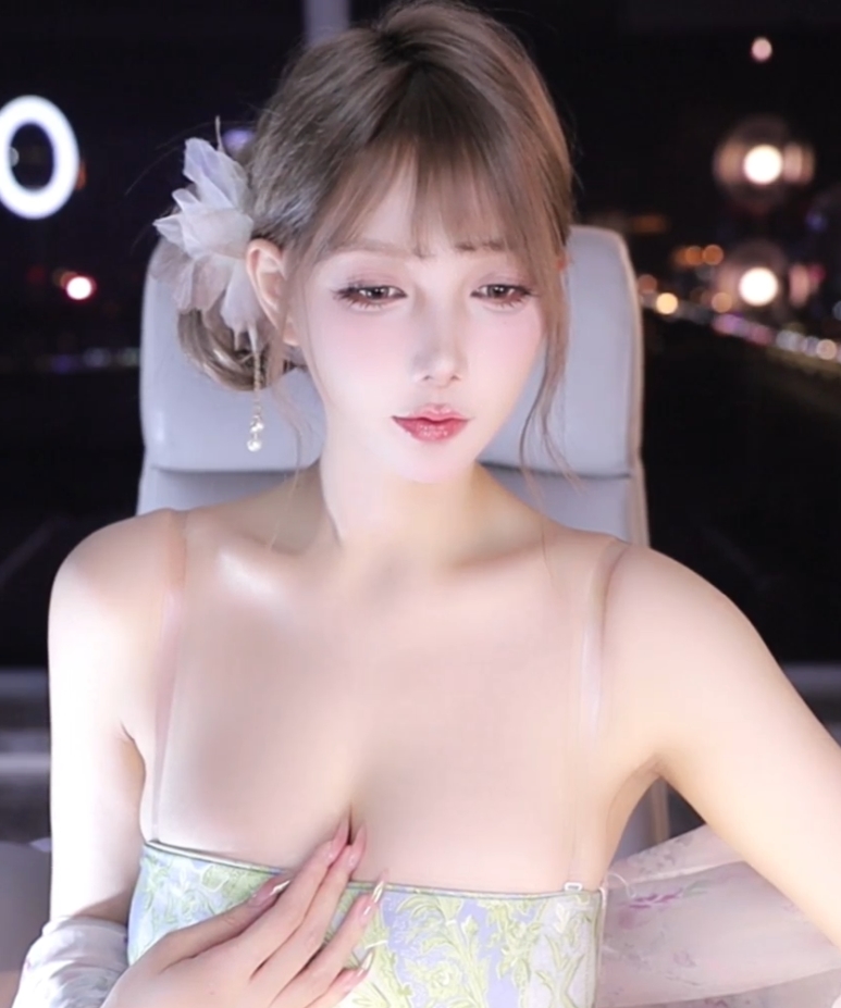 明亮眼睛的Minana直播录屏，1V+17g视频尺寸