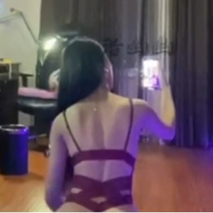 洛幽幽毒药直播土豪福利视频合集，97.2g老资源补充，百度ED2K收藏必备