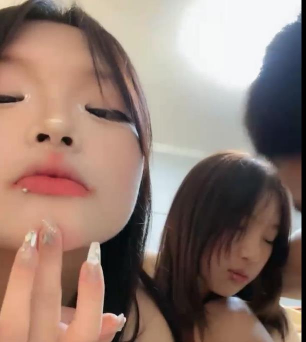 自拍甜美合集小甜甜最新合集1[8V5.8G]，姐妹激战长资源，精彩不断！