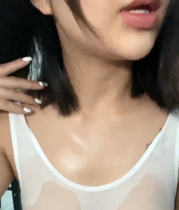 转载百度盘白色透明衣服KKLOVE最新合集1V1G,网上找的