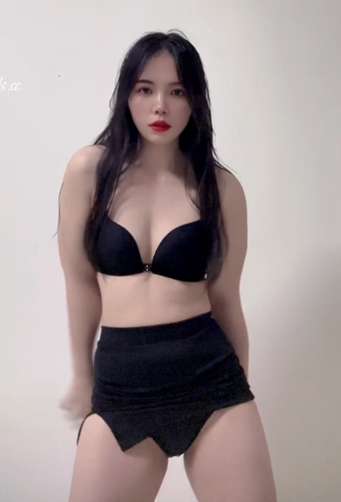 转载快手甜美模特笑笑最新合集20V3.5G，内衣热舞