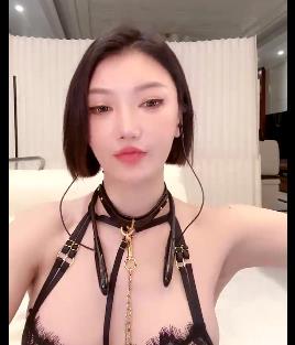 福利快手小巫婆最新合集12V3.6G，网红自拍道具秀