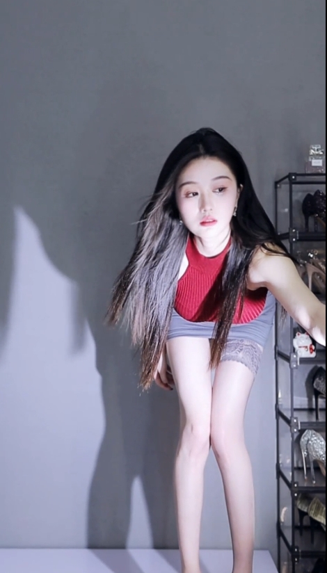 张昔由抖臀蜜桃蜜桃曲线合集34V8.5G太顶了