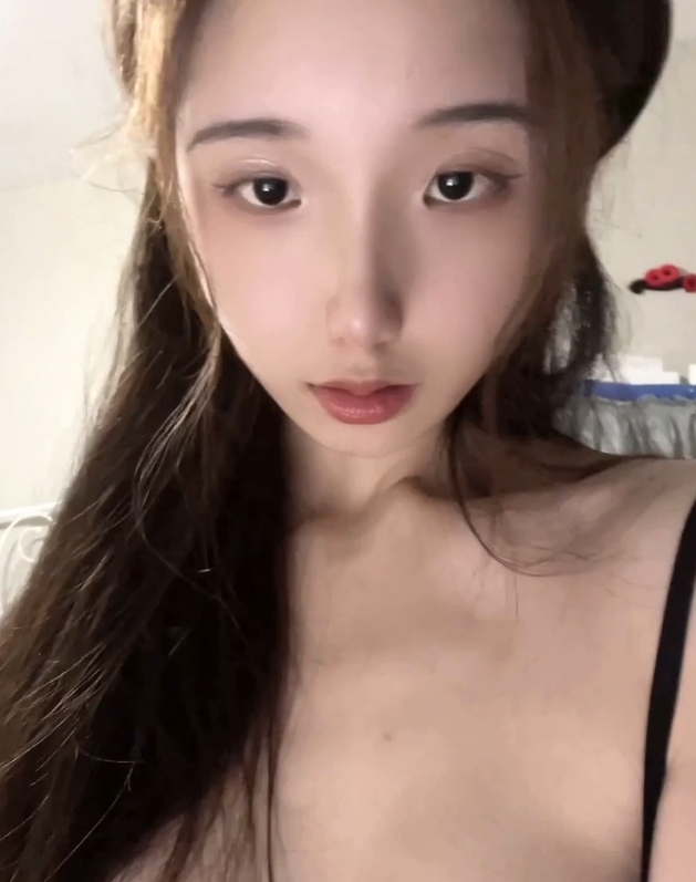 小蓝鸟果冻反差婊系列9部222M汁水炸裂