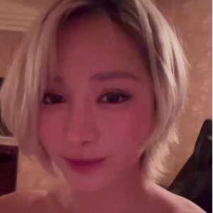 快手RirisuAmano吞金表演44部2.1G