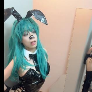 小二先生新作《创可贴贴布尔码》时长22分钟，1V1.9G视频大小，兔女郎造型惊艳表演