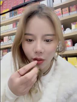 快手欣欣月儿超市实录23部5.1G车灯晃眼