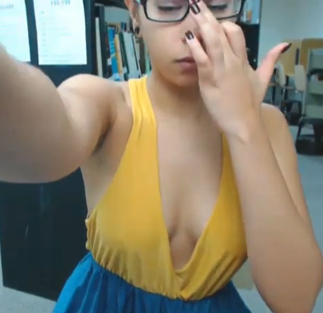 自拍女大学生图书馆合集22部1.2G网络太撩人