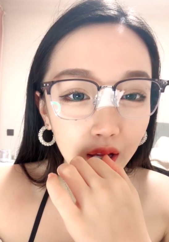 妹子叭嗦眼镜御姐暴爽合集57部48.6G