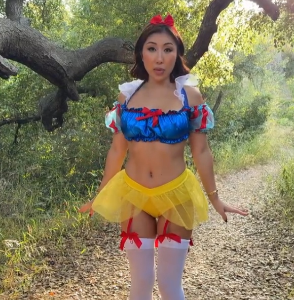 NicoleDoshi野外双人秀834M青岛姐胖臀特写