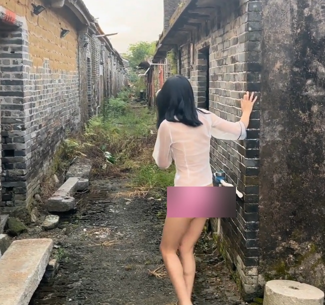 推特cikaimoon薄纱合集2V乡下乱逛优质透视2.83G